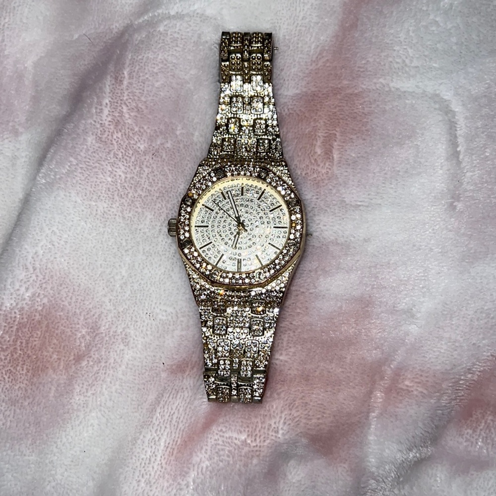 Beautiful cubic zirconia pavè studded watch!